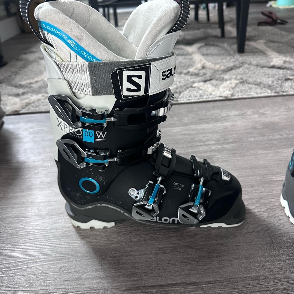 Salomon Woman’s Ski Boots